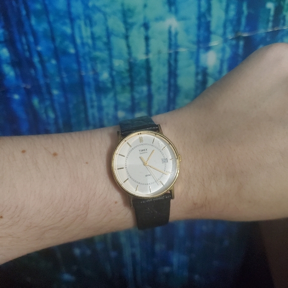 VINTAGE Timex Quartz watch, leather straps, needs a battery but great condition! - Picture 7 of 8